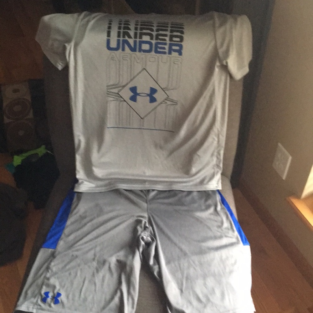 Under Armour shirt and short set XL boys.